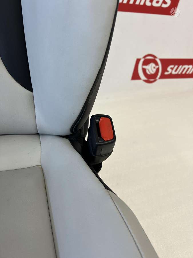 Toyota Prius, Prius XV 50, seats