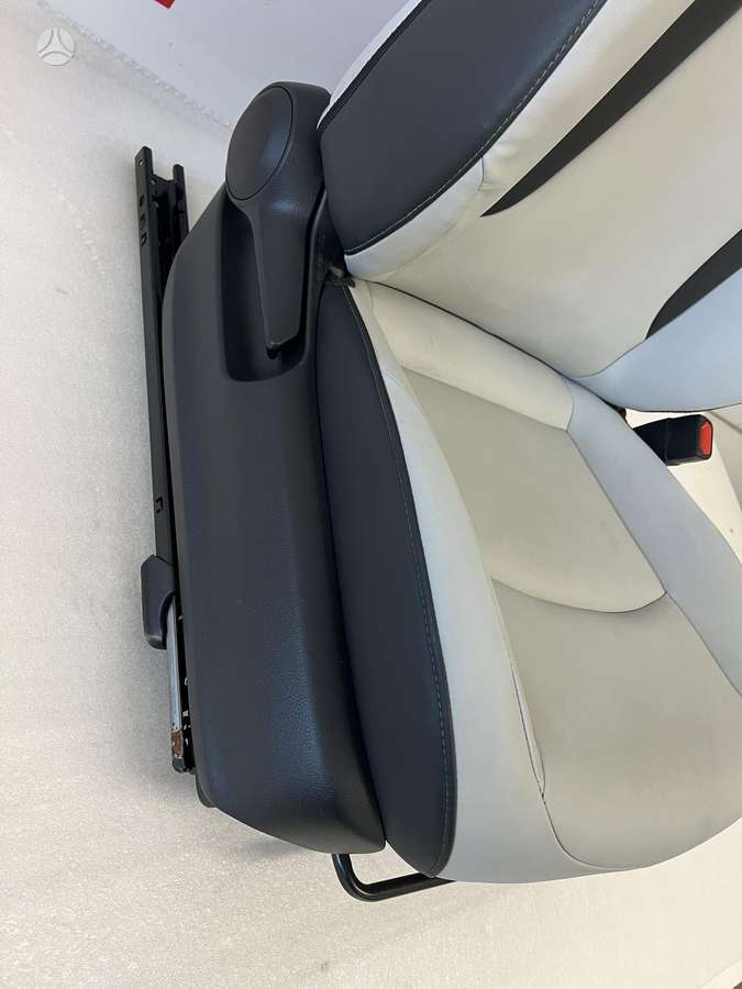 Toyota Prius, Prius XV 50, sėdynės