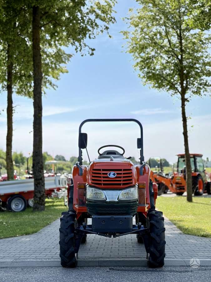 Kubota KL-210, tractors