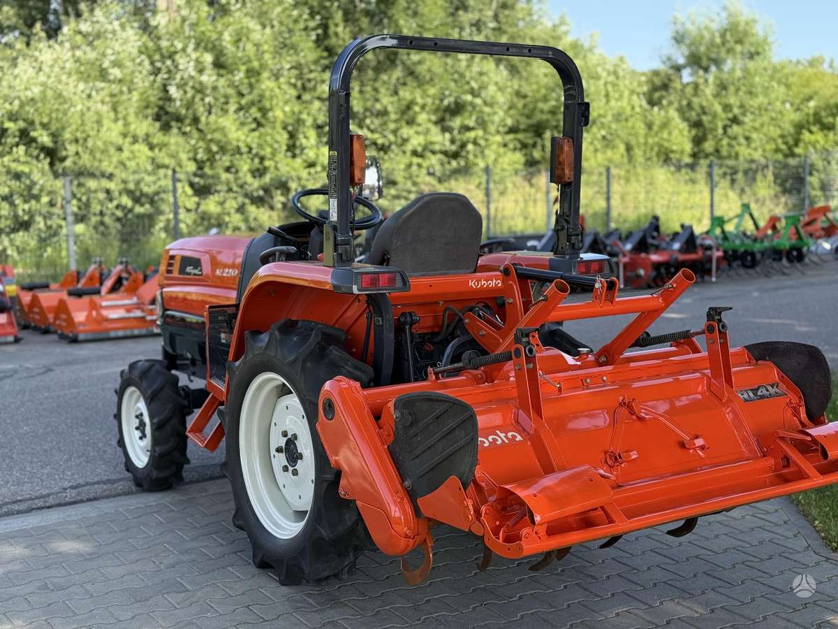 Kubota KL-210, tractors