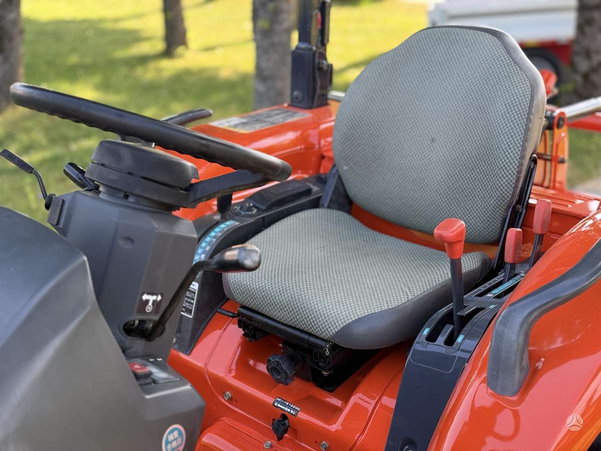 Kubota KL-210, tractors