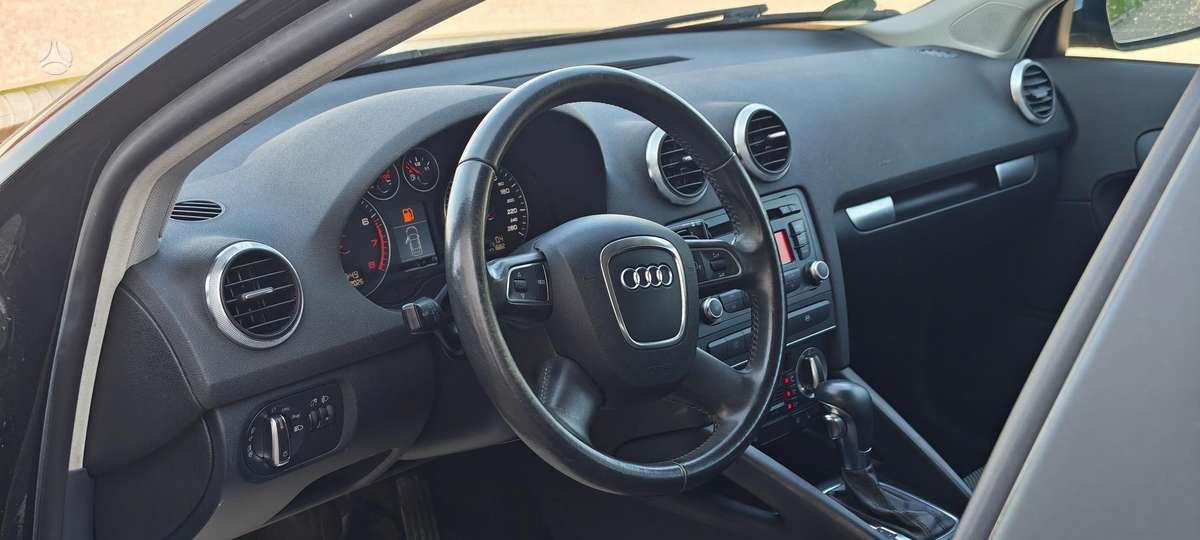 Audi A3, 1.8 l., hatchback
