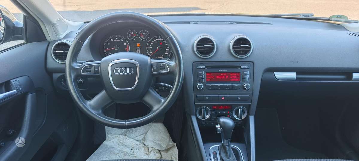Audi A3, 1.8 l., hatchback