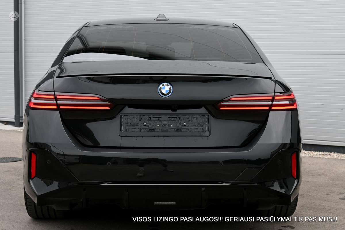 BMW i5, sedanas