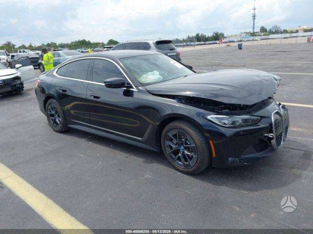 BMW i4, Седан