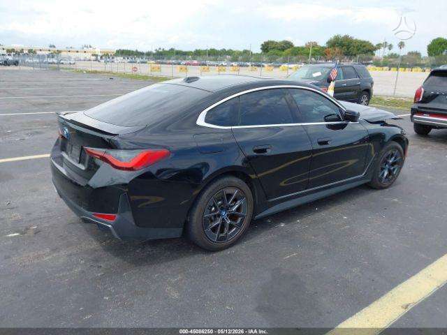 BMW i4, Седан