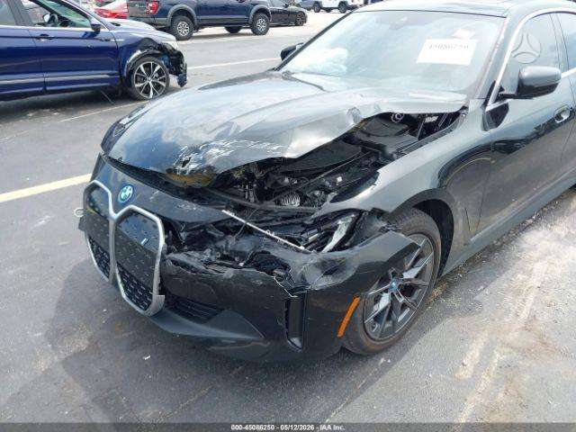 BMW i4, Седан