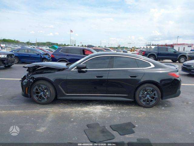 BMW i4, Седан