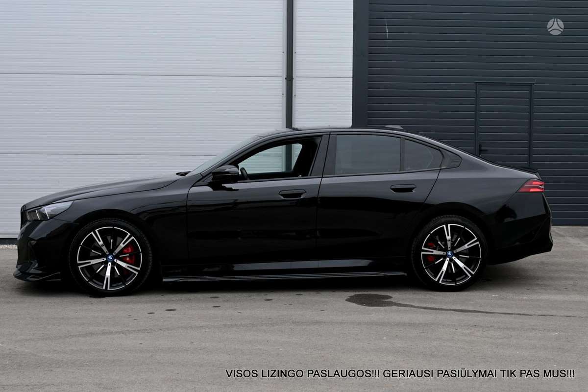 BMW i5, sedanas
