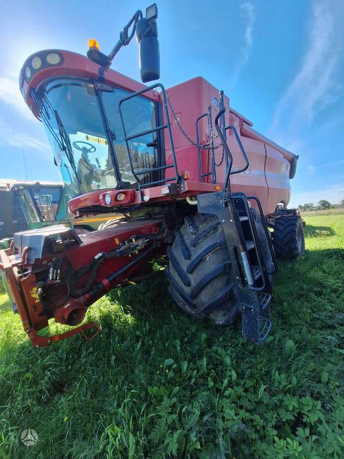 Case-IH 8120, комбайны