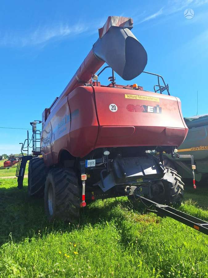 Case-IH 8120, combine harvesters