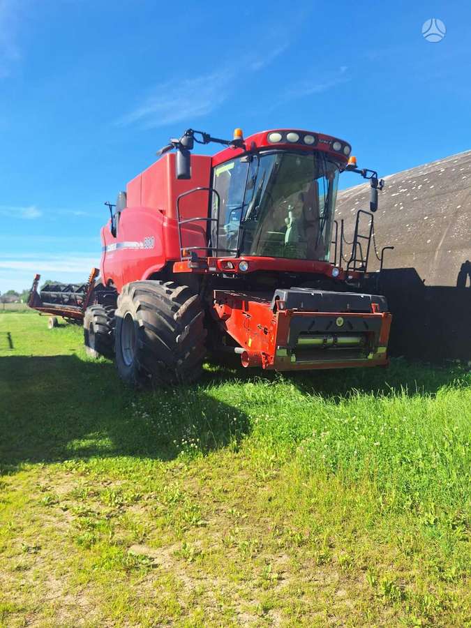 Case-IH 8120, kombainai