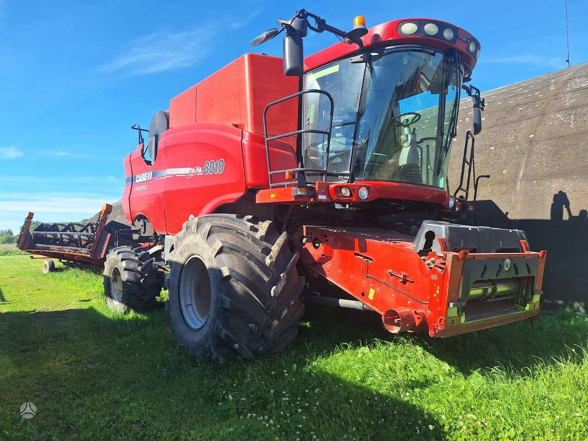 Case-IH 8120, комбайны