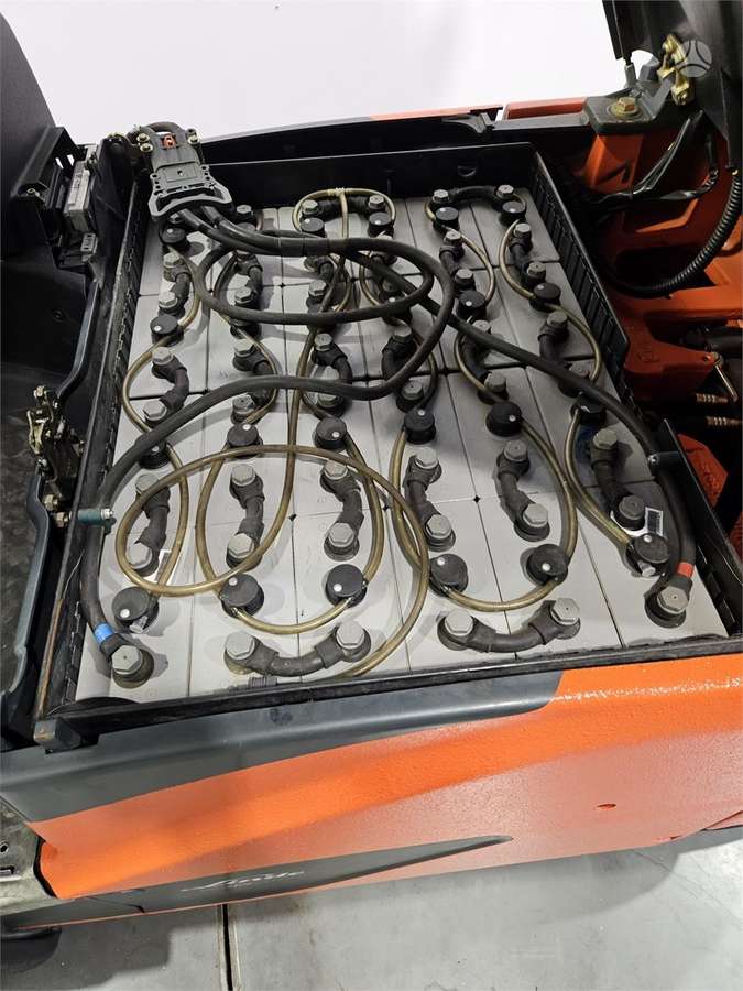 Linde E18PH, šakiniai krautuvai