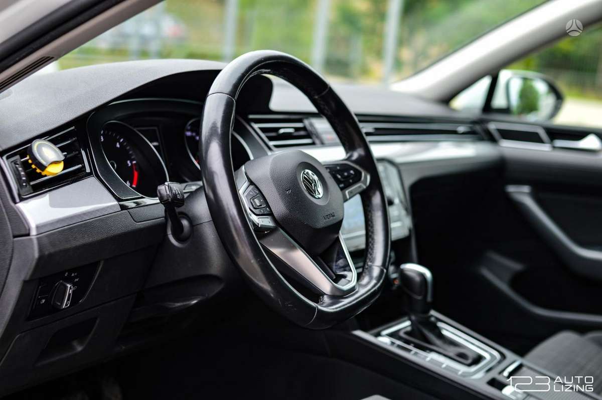Volkswagen Passat - 11