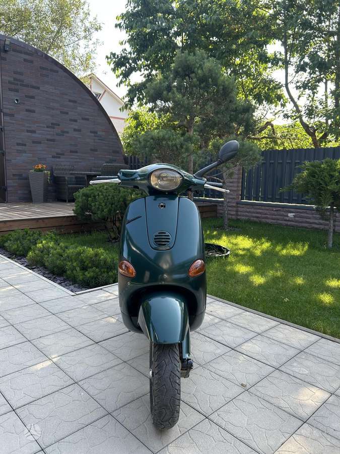 Piaggio Vespa 49cc, scooters / mopeds