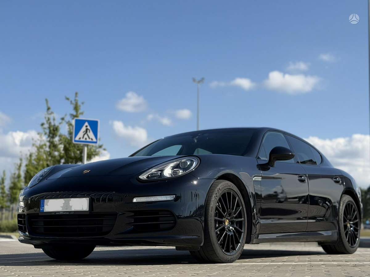 Porsche Panamera - 1