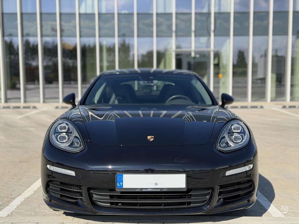 Porsche Panamera - 4