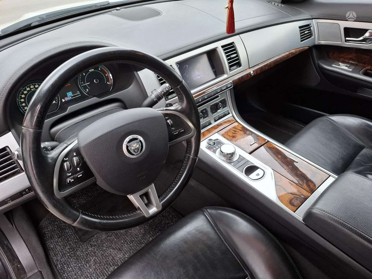 Jaguar XF, 2.2 l., Седан