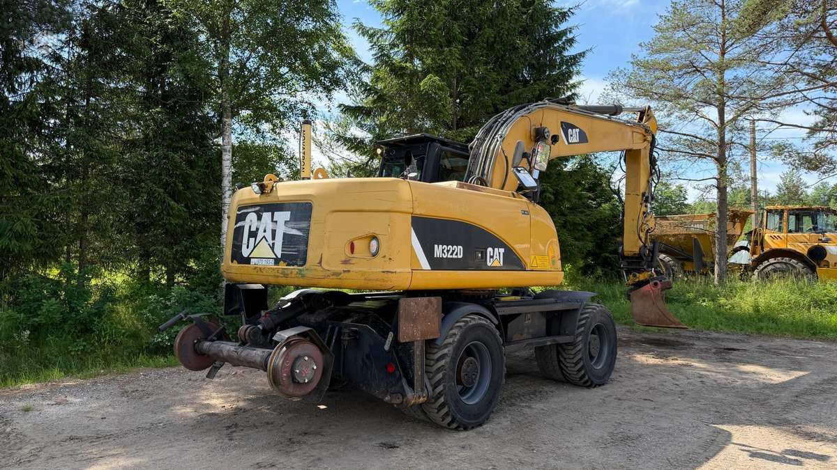 Caterpillar M322D, excavator