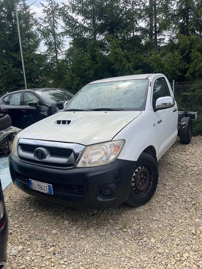 Toyota Hilux - 1