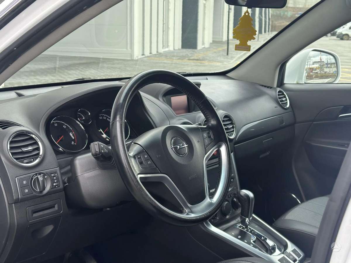 Opel Antara, 2.2 l., off-road / crossover