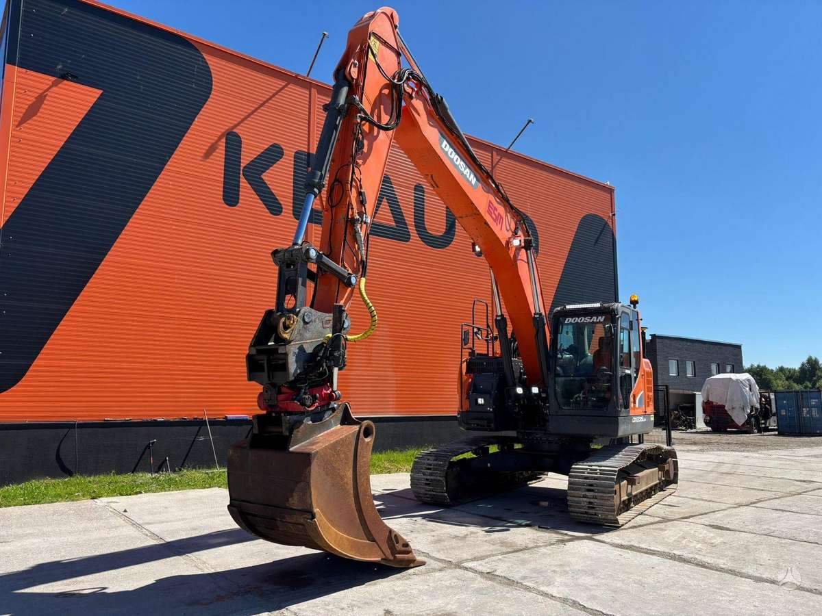 Doosan DX 235 LCR-5, excavator