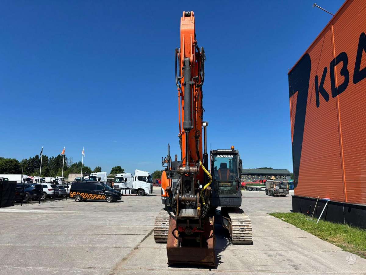 Doosan DX 235 LCR-5, excavator