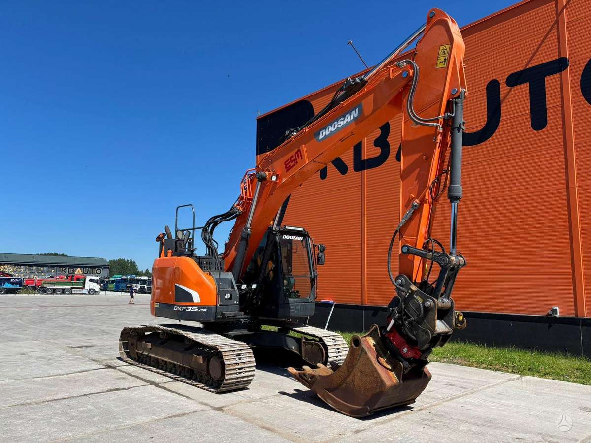 Doosan DX 235 LCR-5, excavator