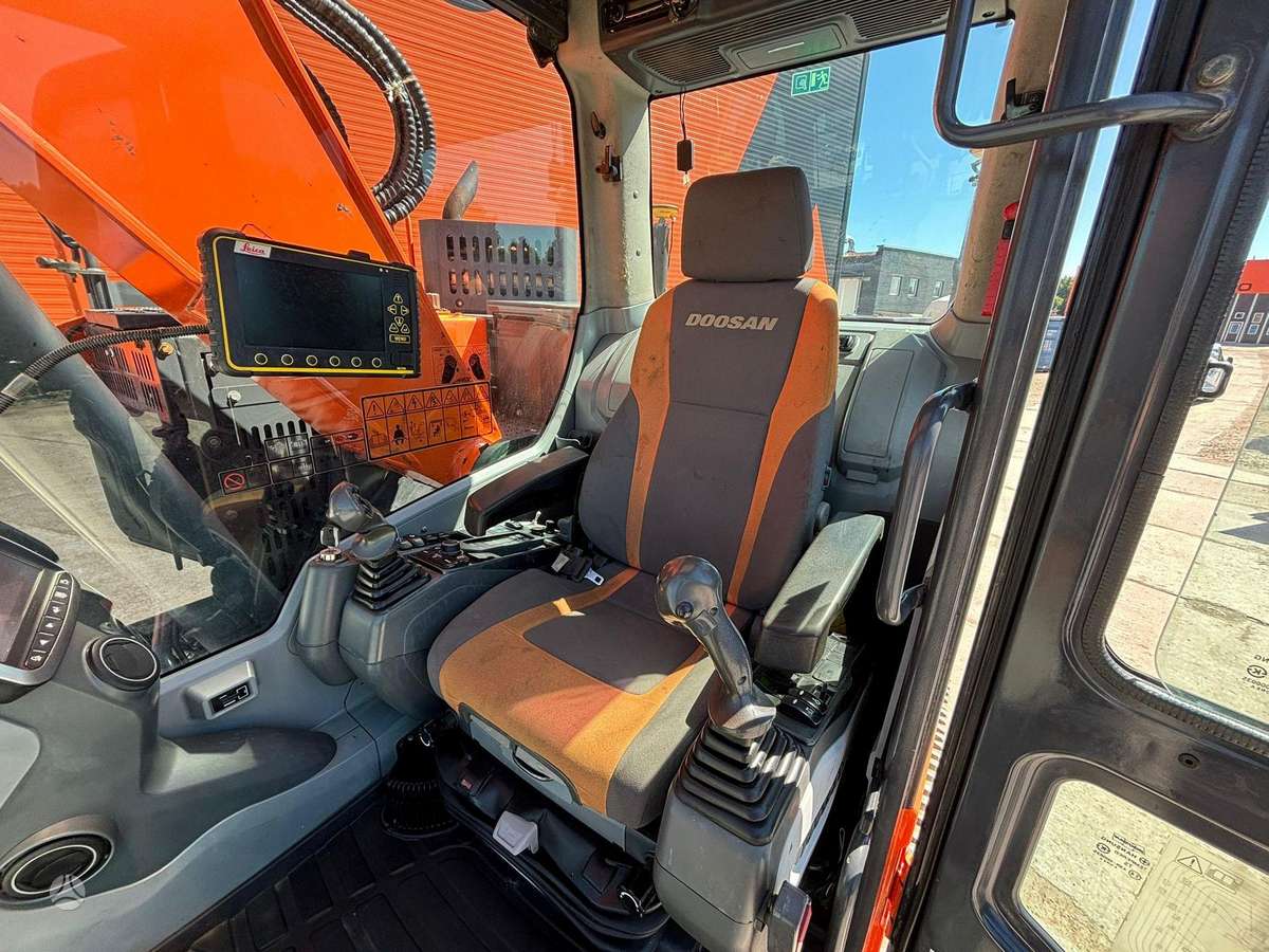 Doosan DX 235 LCR-5, excavator