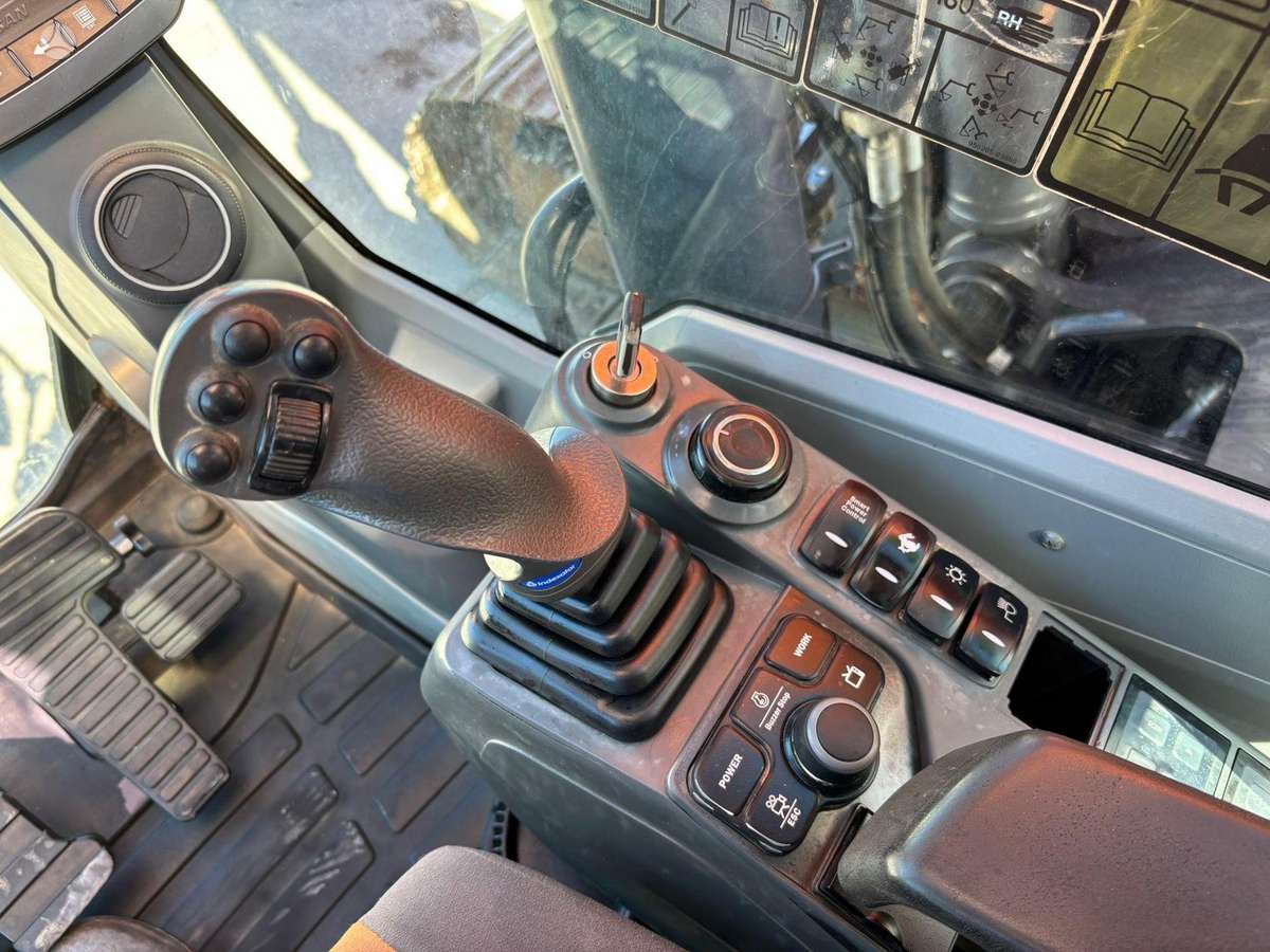 Doosan DX 235 LCR-5, excavator