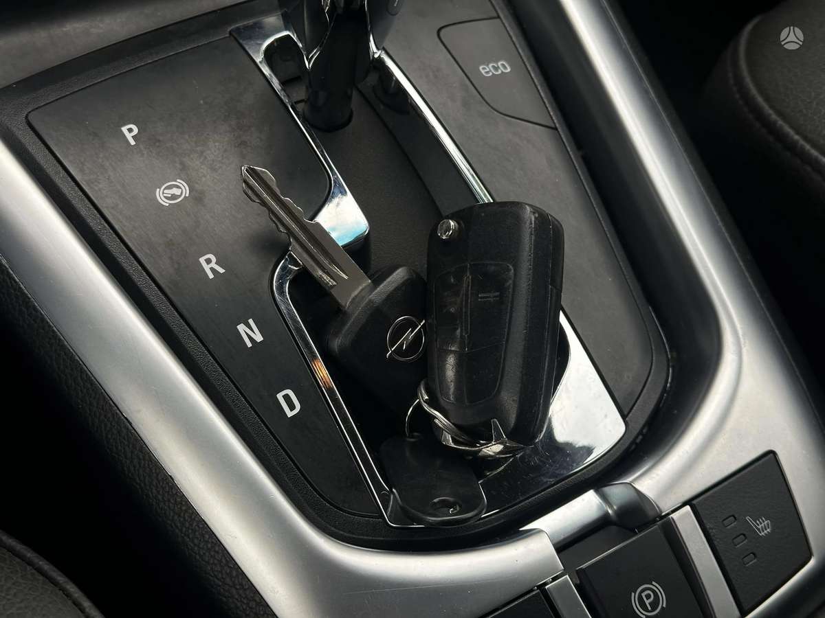 Opel Antara, 2.2 l., off-road / crossover