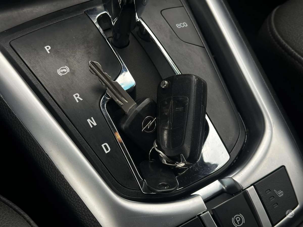 Opel Antara, 2.2 l., Внедорожник / Кроссовер