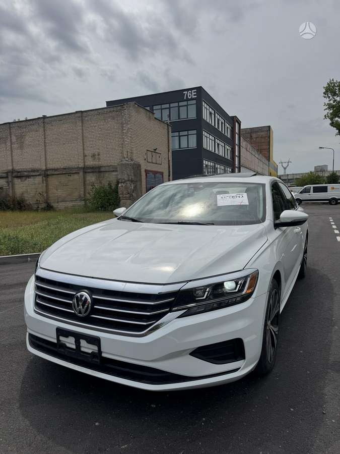 Volkswagen Passat - 1