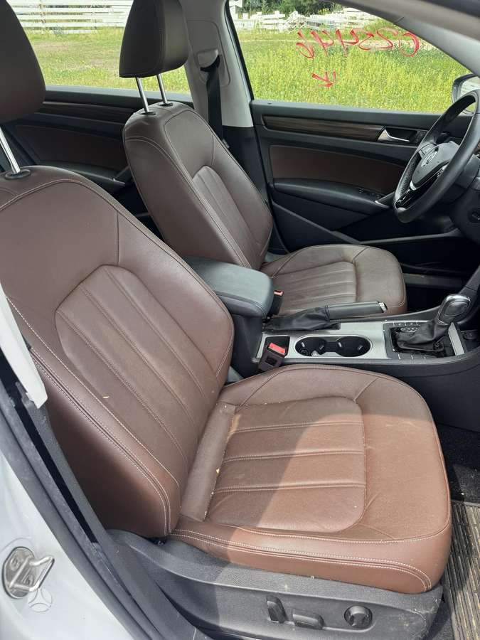 Volkswagen Passat - 4