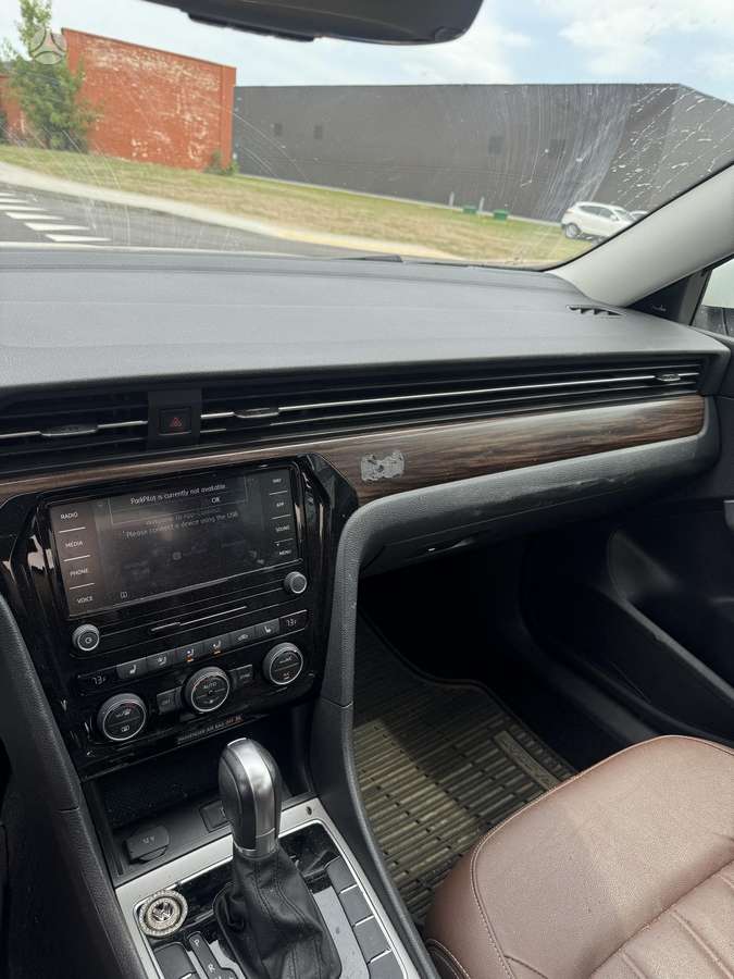 Volkswagen Passat - 12