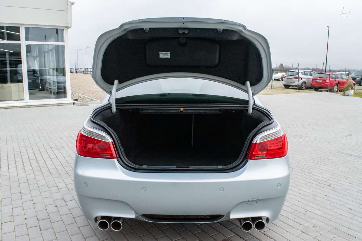BMW M5, 5.0 l., Седан