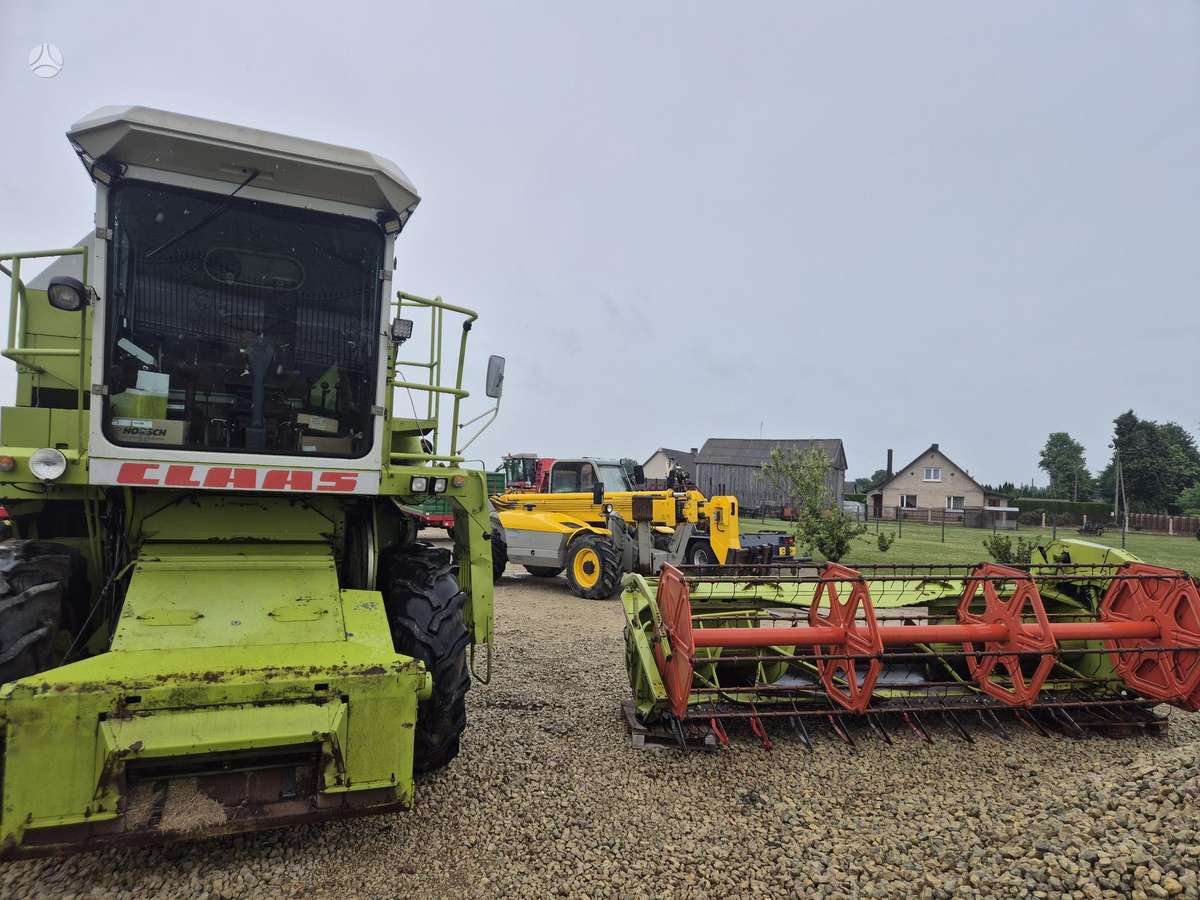 Claas Dominator 68, combine harvesters