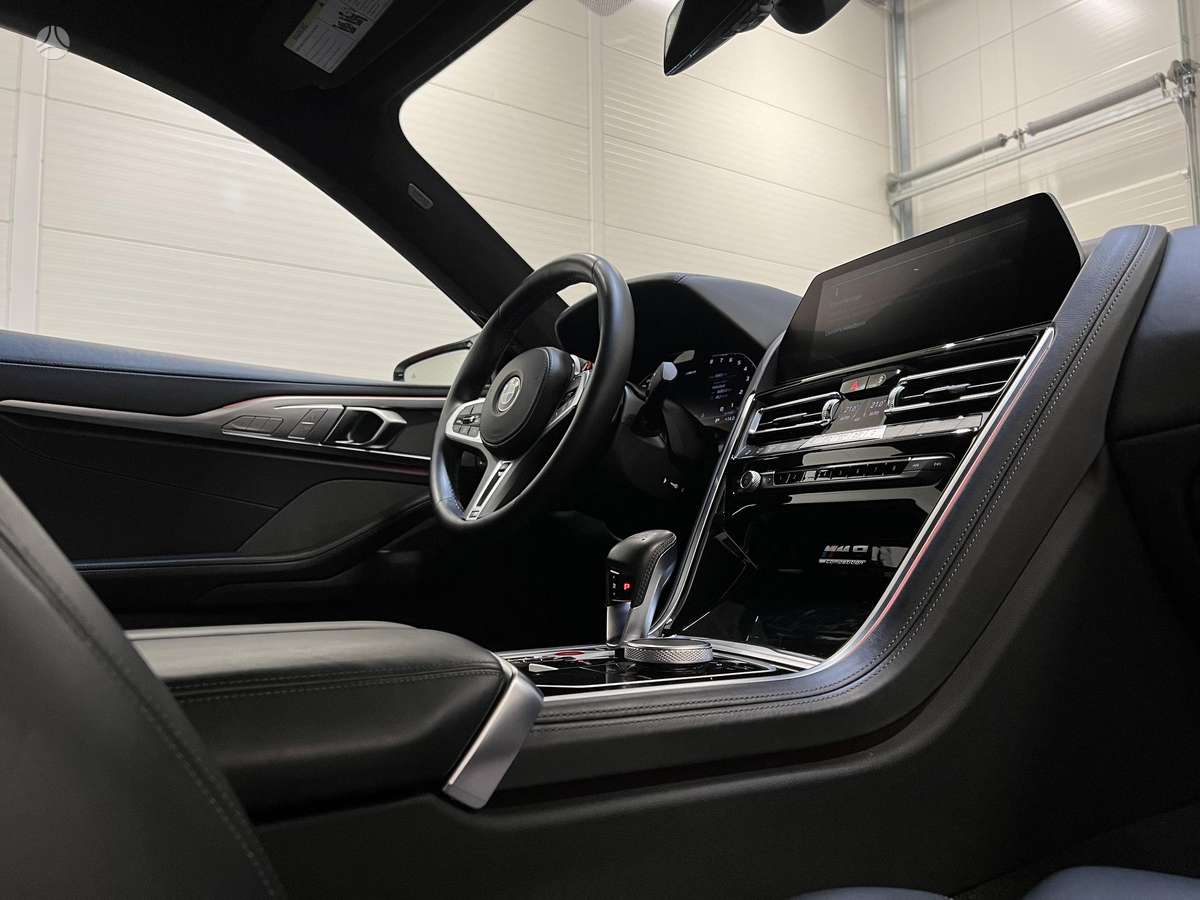 BMW M8, 4.4 l., Седан