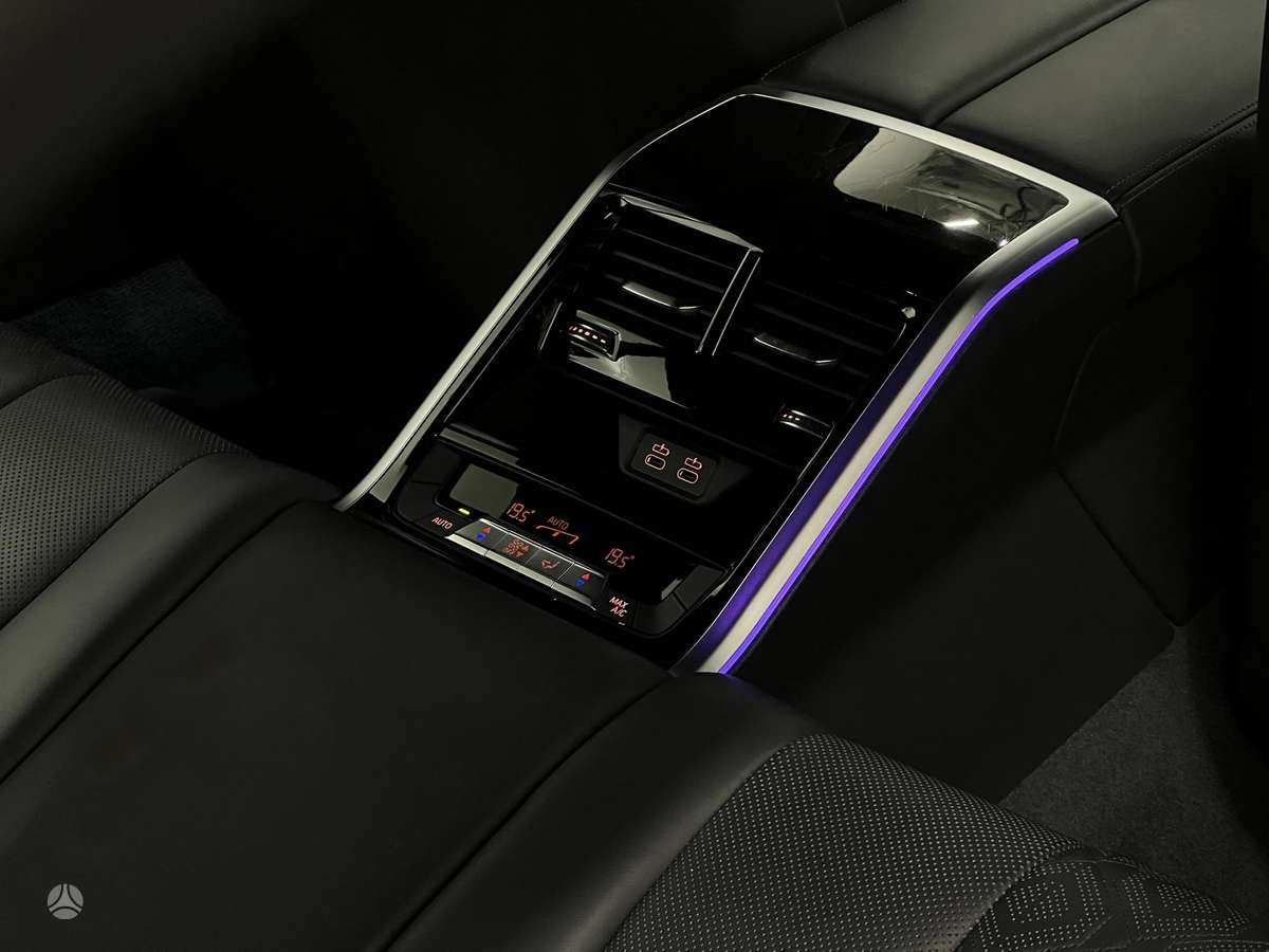 BMW M8, 4.4 l., Седан