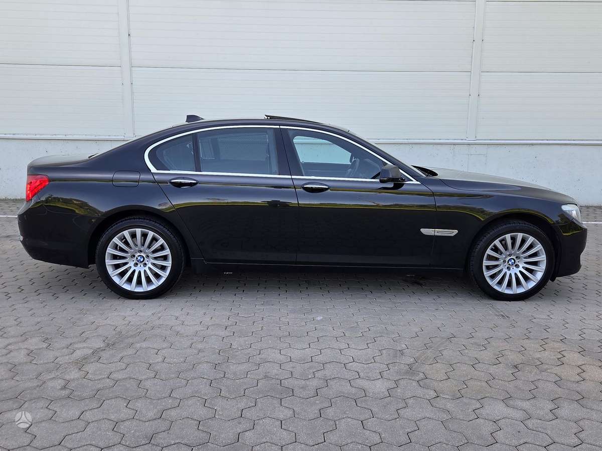 BMW 730, 3.0 l., Седан