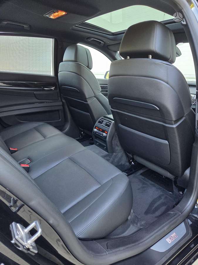 BMW 730, 3.0 l., Седан