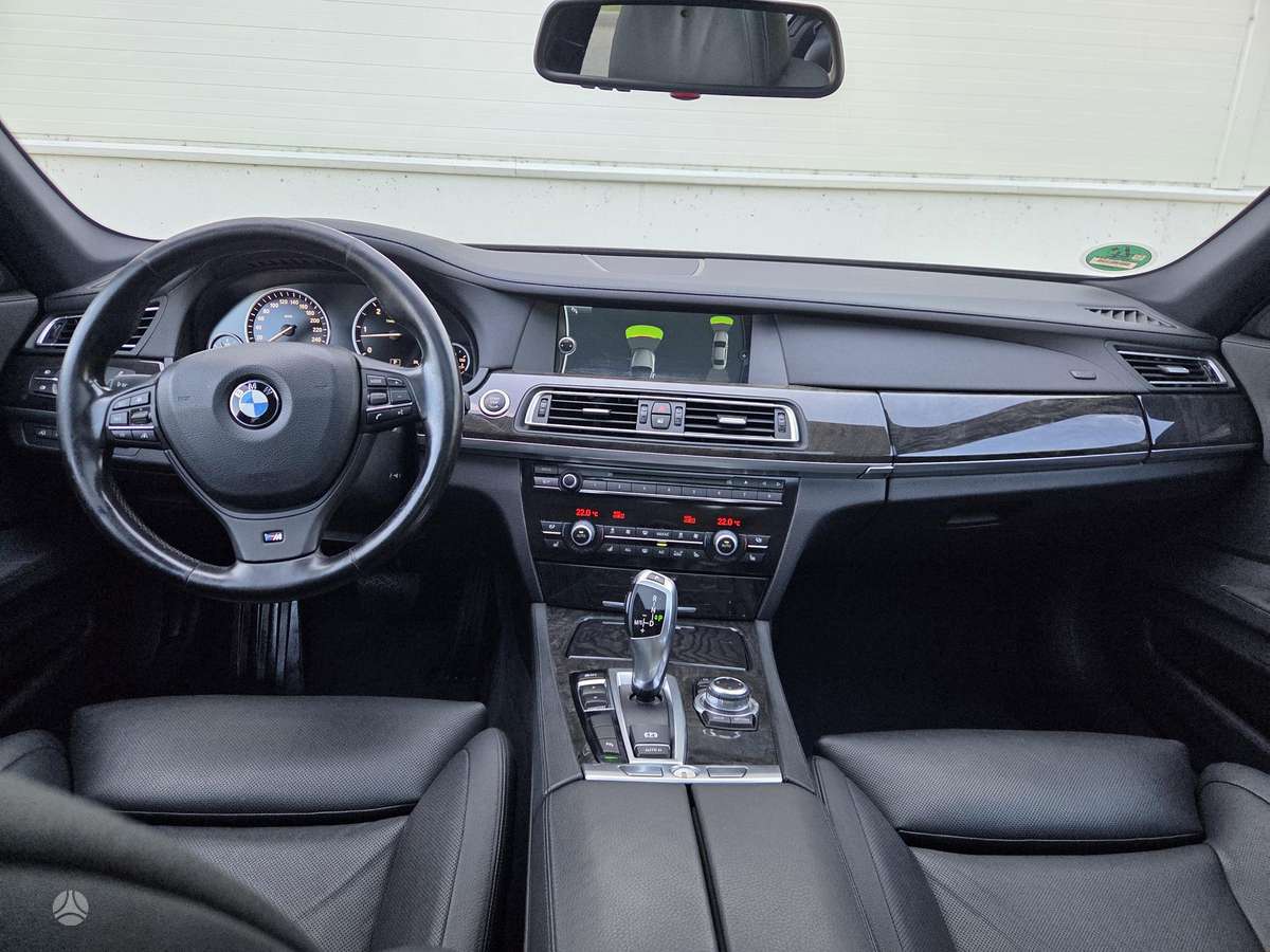BMW 730, 3.0 l., Седан