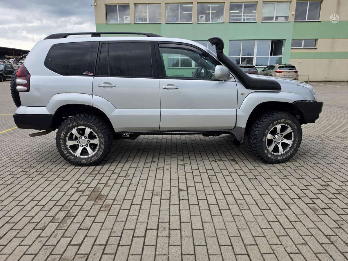 Toyota Land Cruiser - 2