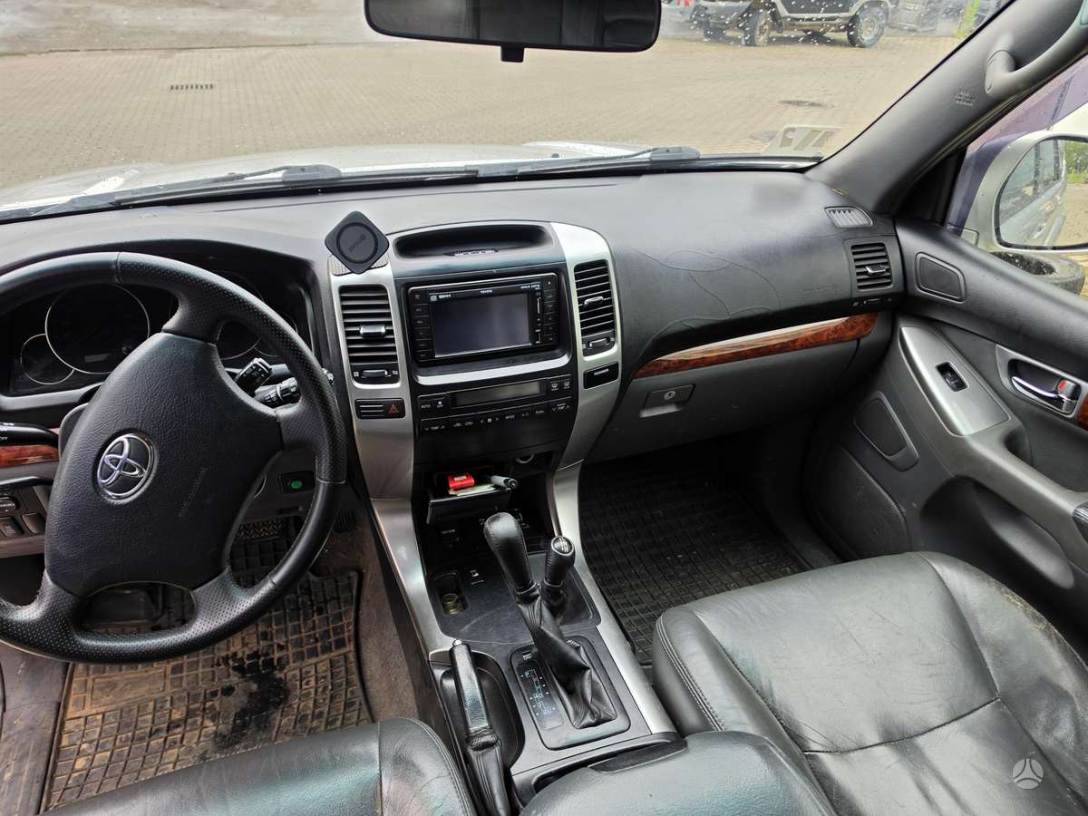 Toyota Land Cruiser - 9