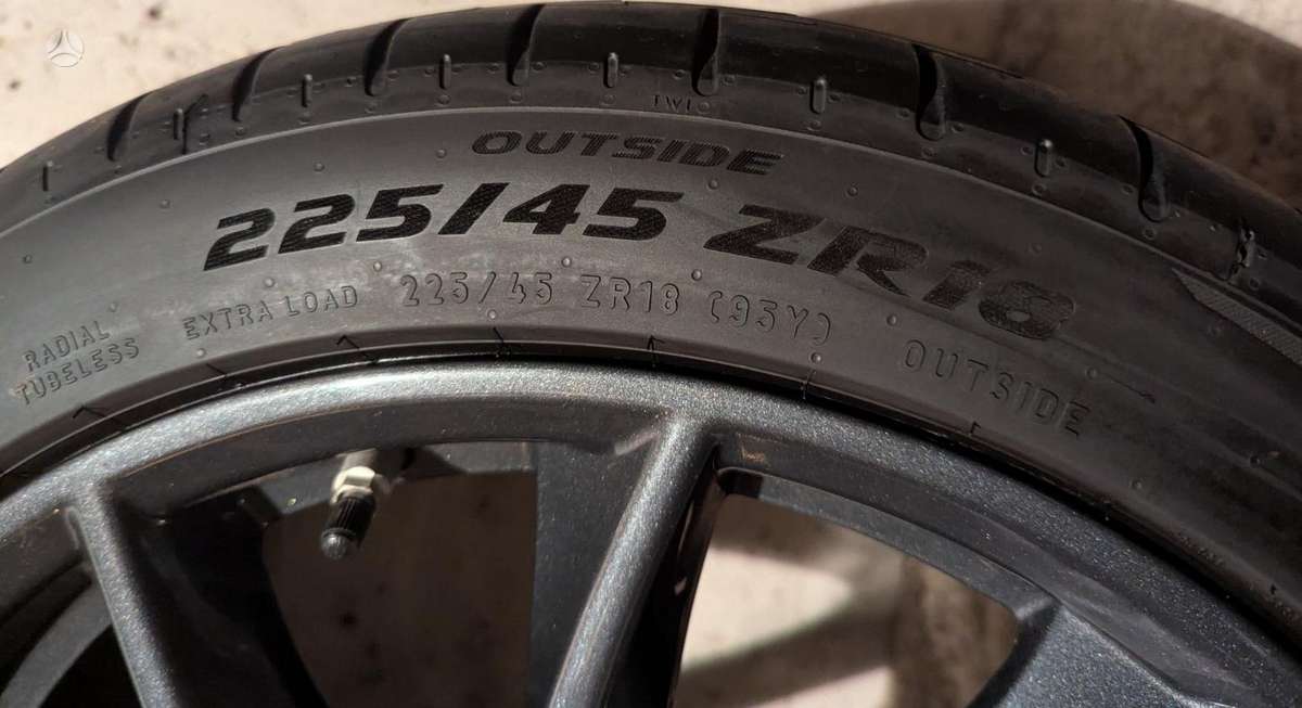 Pirelli P Zero, summer 225/45 R18