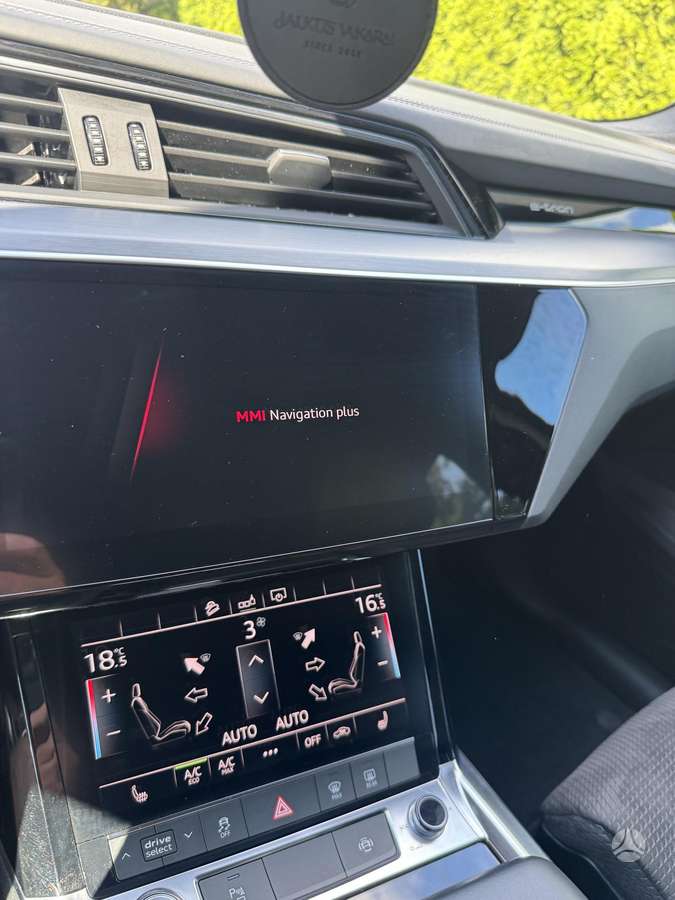 Audi e-tron, 95 kWh, off-road / crossover