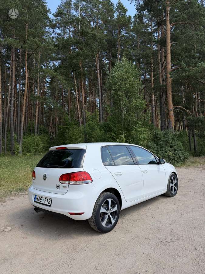 Volkswagen Golf - 6