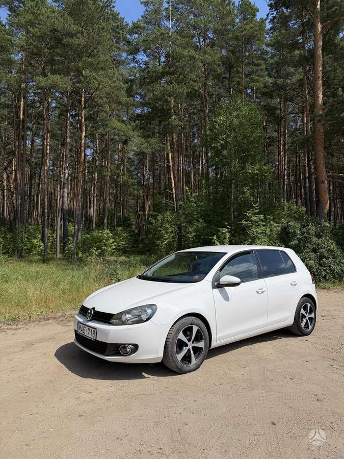 Volkswagen Golf - 8