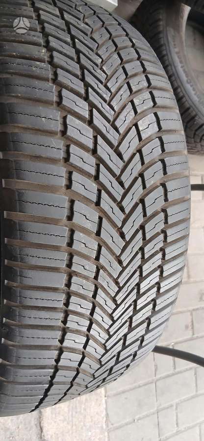 Bridgestone, all-season 225/40 R19